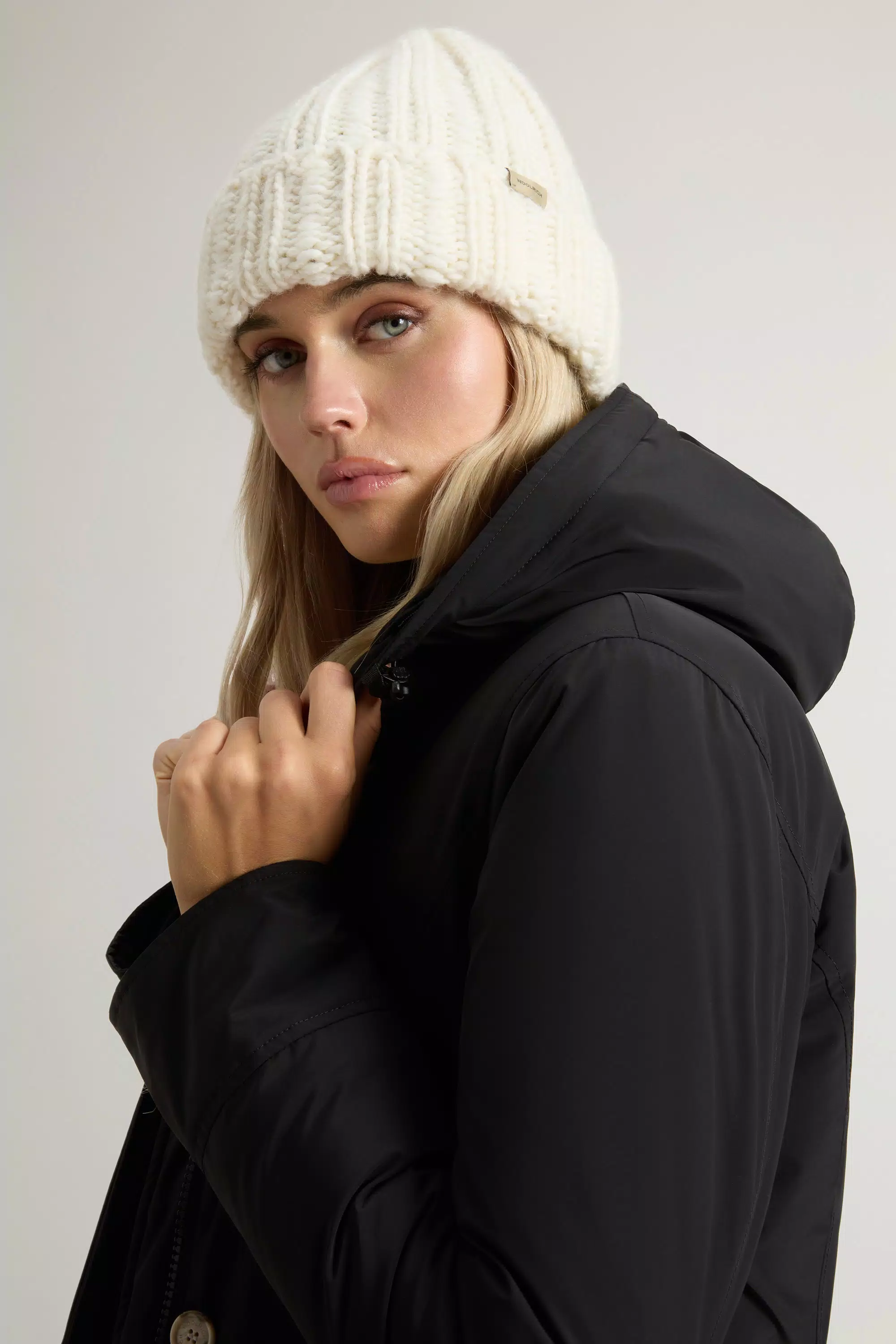Parka Artica con Tocco Urbano e Pelliccia Rimovibile - Nero