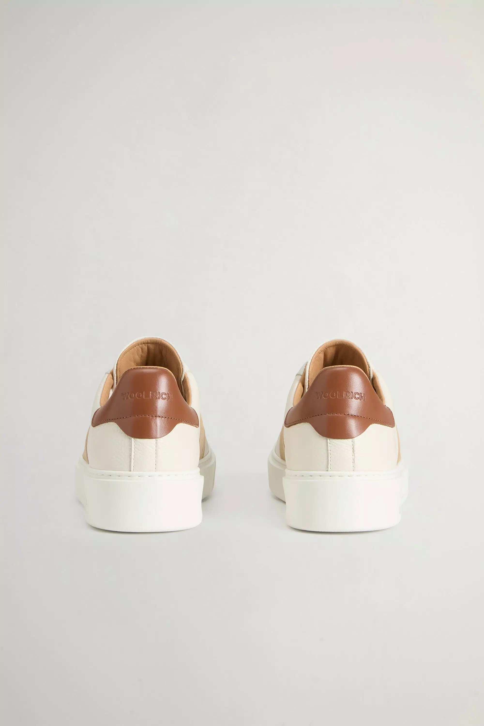 Scarpe da Ginnastica Classic Court in Cuoio di Vitello con Dettagli in Suede - Beige Avorio