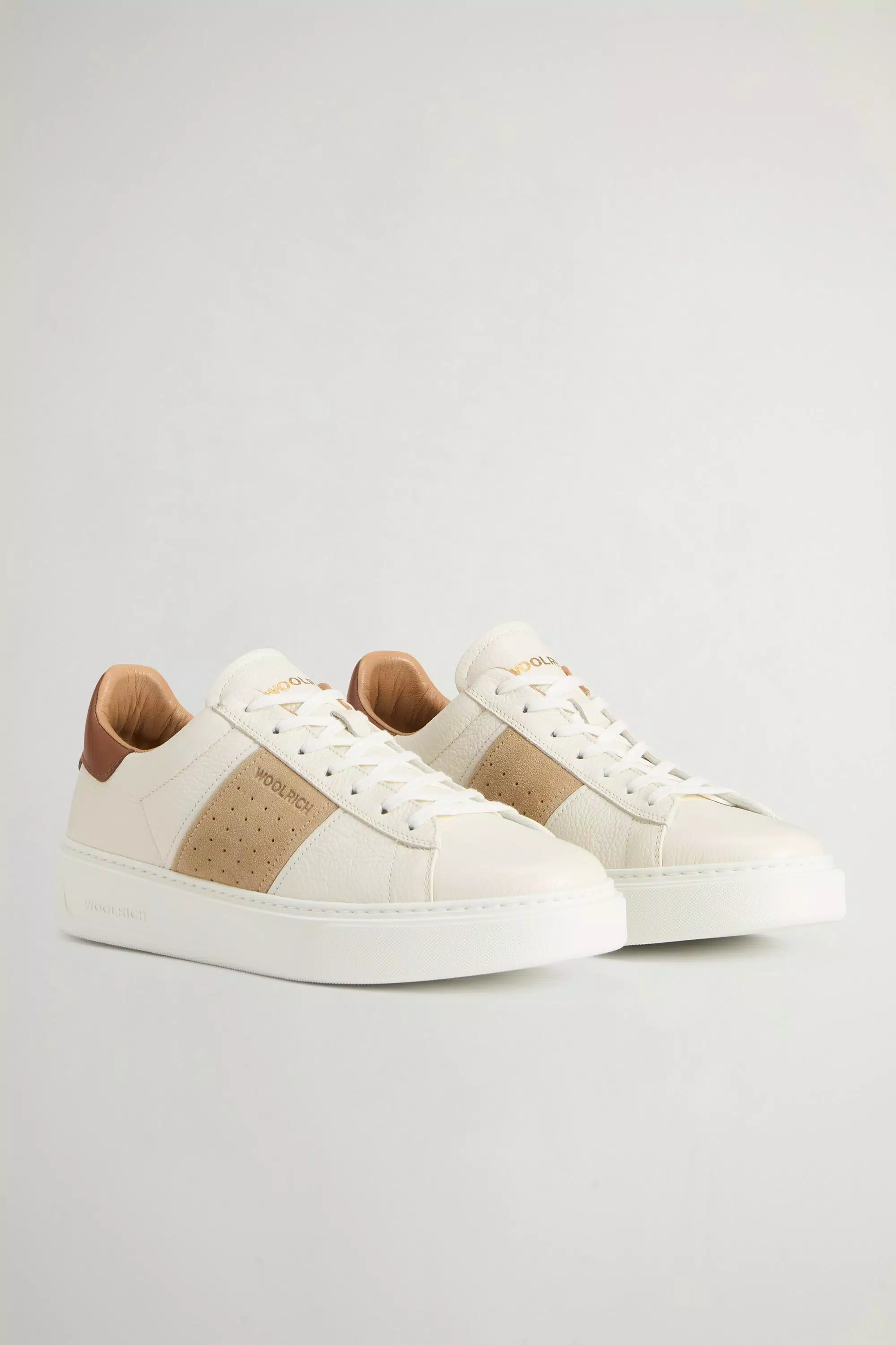 Scarpe da Ginnastica Classic Court in Cuoio di Vitello con Dettagli in Suede - Beige Avorio