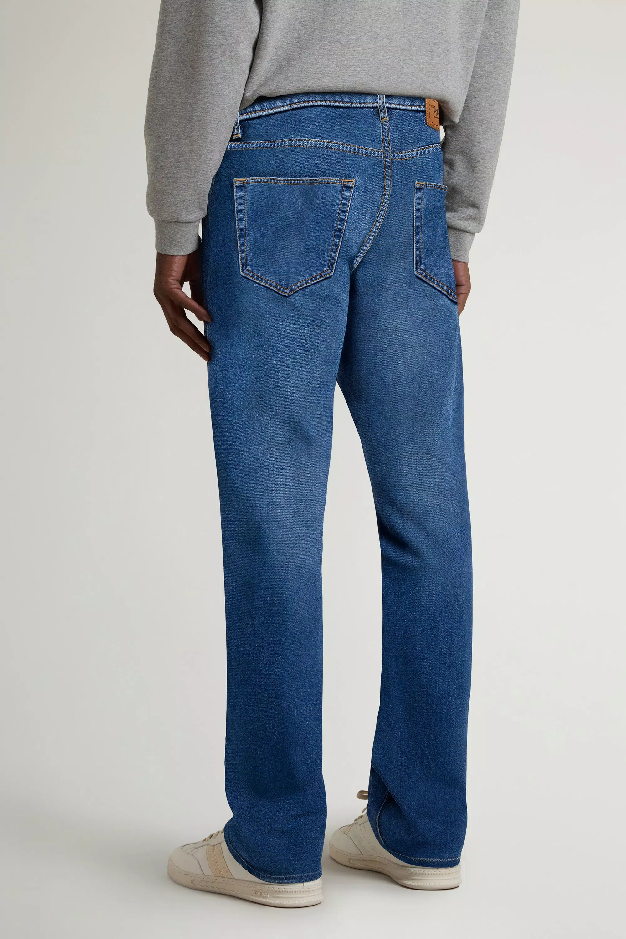 Jeans Moderni a Cinque Tasche in Denim di Cotone Elasticizzato - Lavaggio Stone